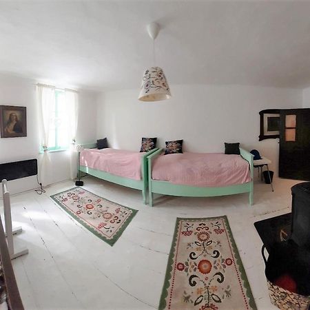 Chalupa Jilemnice: Spacious 5-Bedroom House with Private Garden Exterior photo