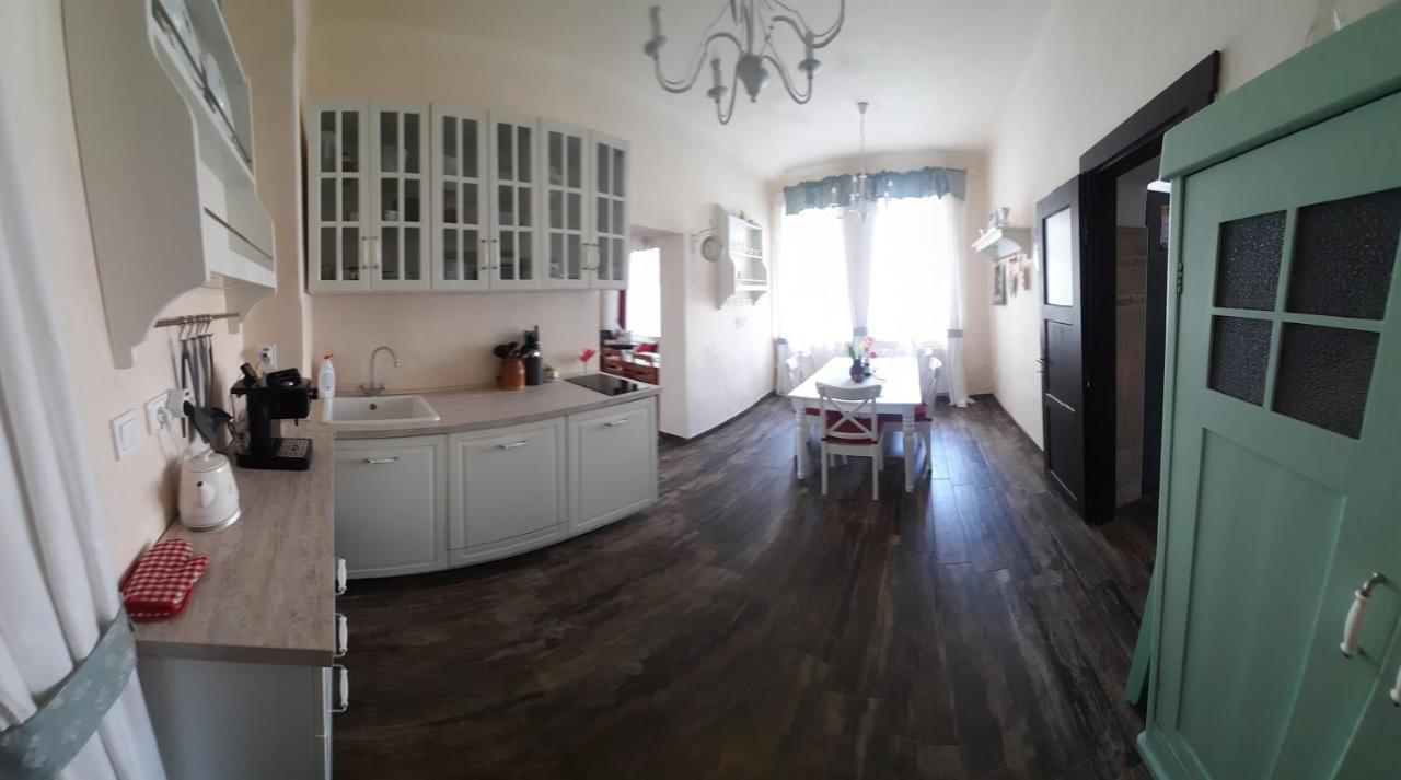 Chalupa Jilemnice: Spacious 5-Bedroom House with Private Garden Exterior photo