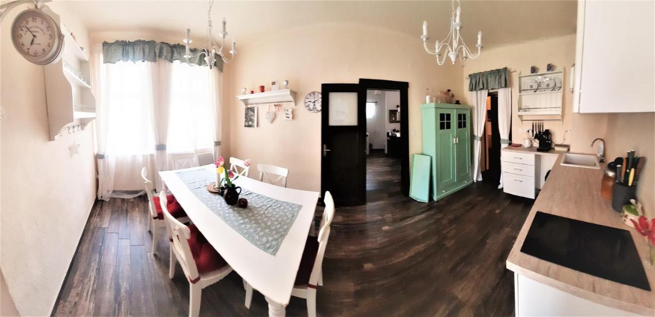 Chalupa Jilemnice: Spacious 5-Bedroom House with Private Garden Exterior photo