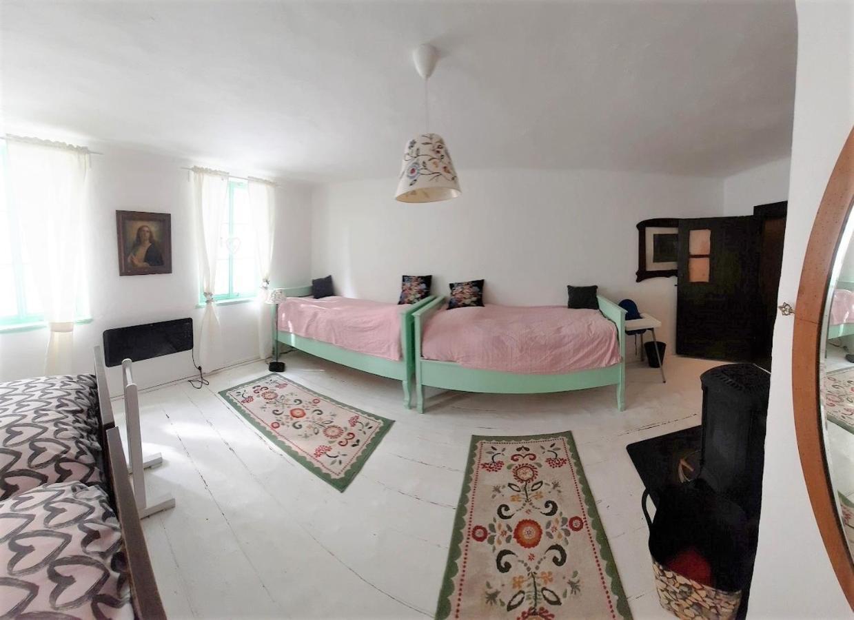 Chalupa Jilemnice: Spacious 5-Bedroom House with Private Garden Exterior photo