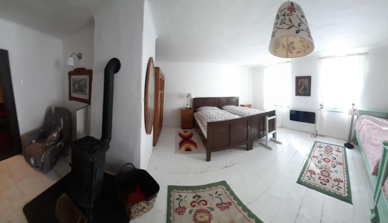 Chalupa Jilemnice: Spacious 5-Bedroom House with Private Garden Exterior photo