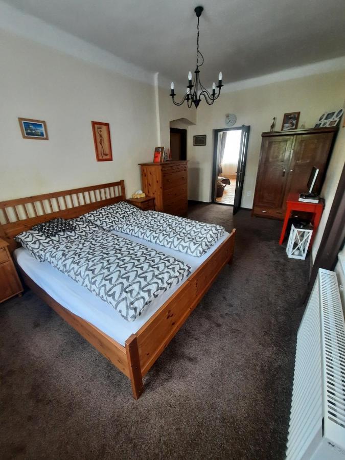 Chalupa Jilemnice: Spacious 5-Bedroom House with Private Garden Exterior photo