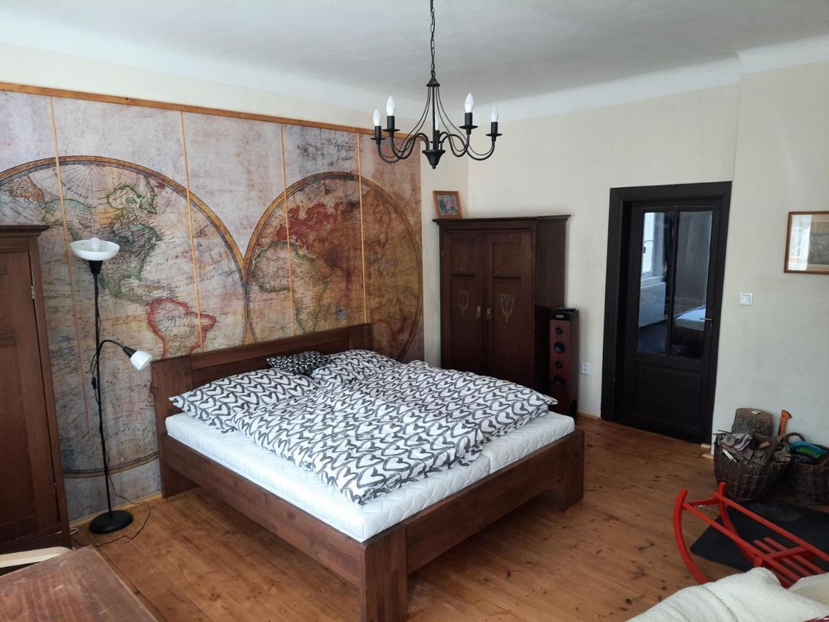 Chalupa Jilemnice: Spacious 5-Bedroom House with Private Garden Exterior photo