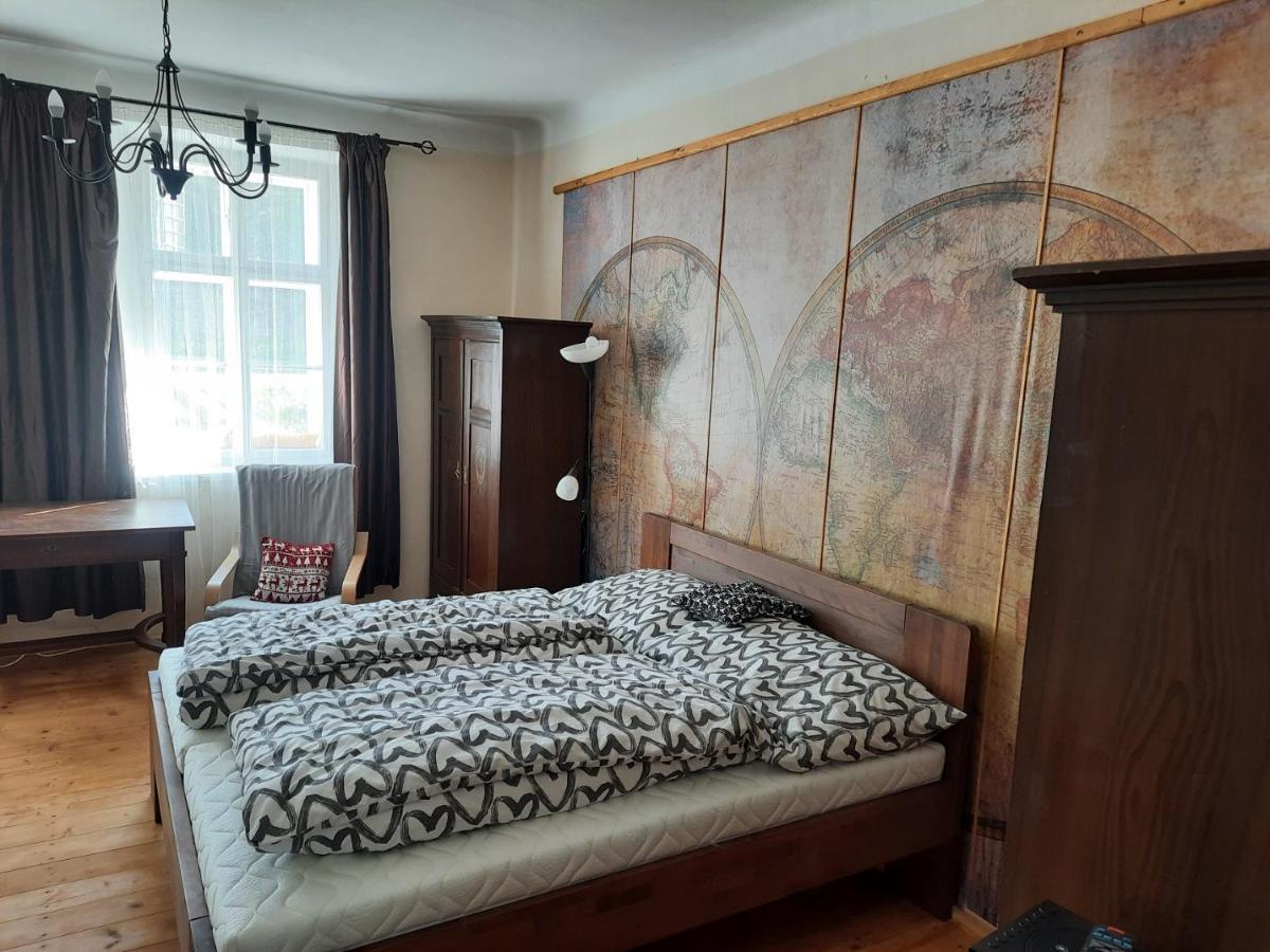 Chalupa Jilemnice: Spacious 5-Bedroom House with Private Garden Exterior photo